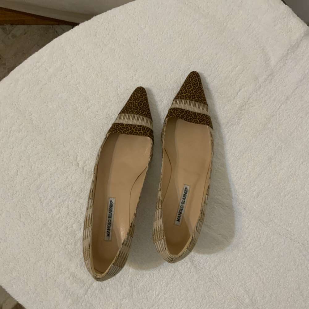 Manolo Blahnik Multi-Pattern Kitten Heel Pumps Nw… - image 6